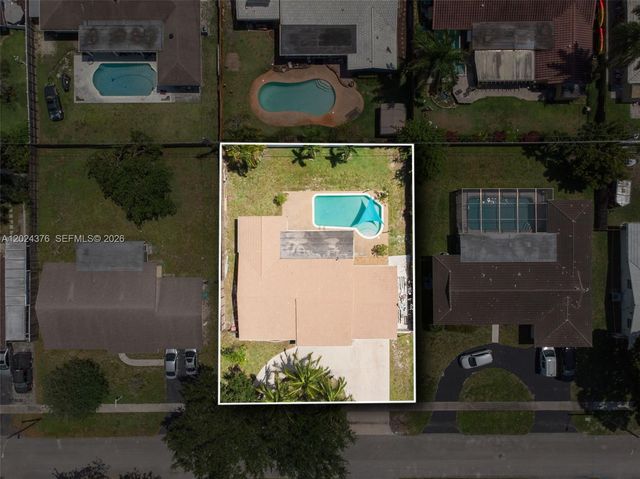 7220 NW 10th Pl, Plantation, FL 33313
