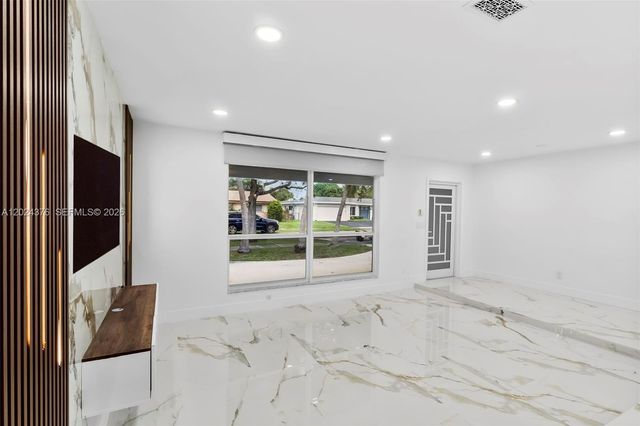 7220 NW 10th Pl, Plantation, FL 33313
