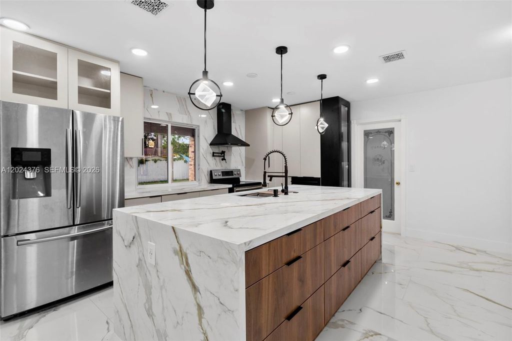 7220 NW 10th Pl, Plantation, FL 33313