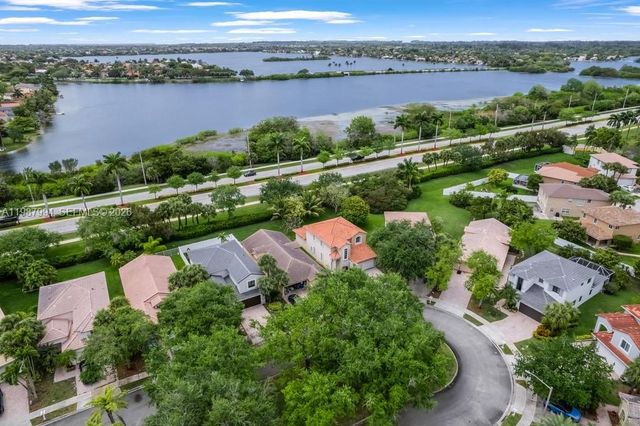 1282 NW 171st Terrace, Pembroke Pines, FL 33028