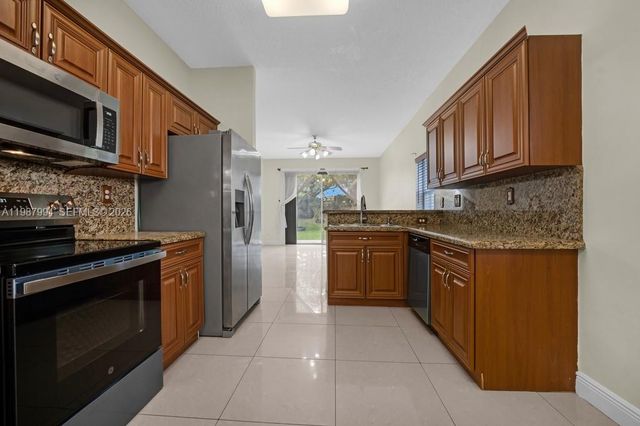 1282 NW 171st Terrace, Pembroke Pines, FL 33028