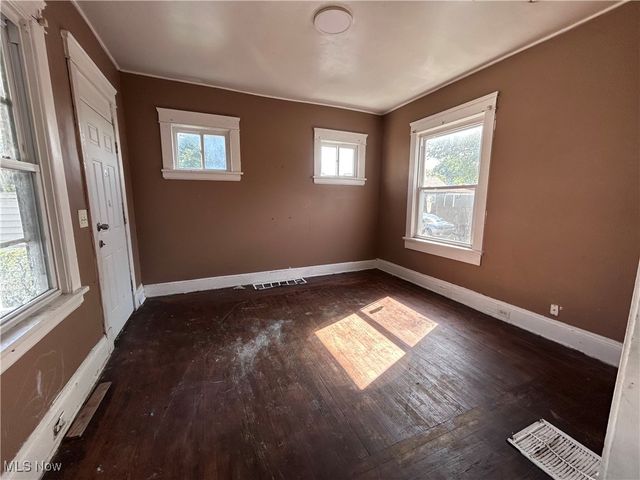 6817 Hope Avenue, Cleveland, OH 44102