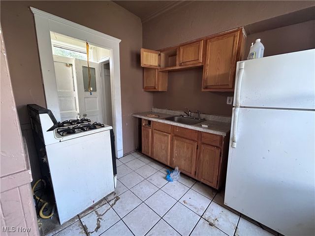 6817 Hope Avenue, Cleveland, OH 44102