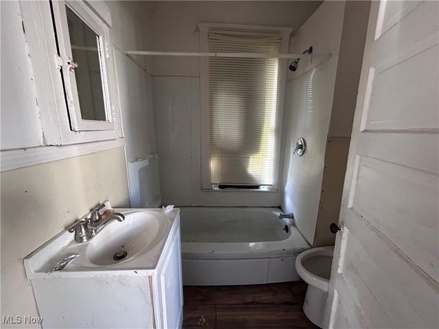 6817 Hope Avenue, Cleveland, OH 44102