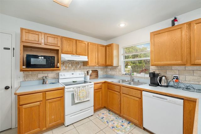 2420 NE 38TH STREET, Ocala, FL 34479