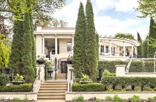2427 E Lake Of The Isles Parkway, Minneapolis, MN 55405