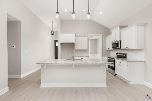 102 Hunt's Landing Drive, Kathleen, GA 31047