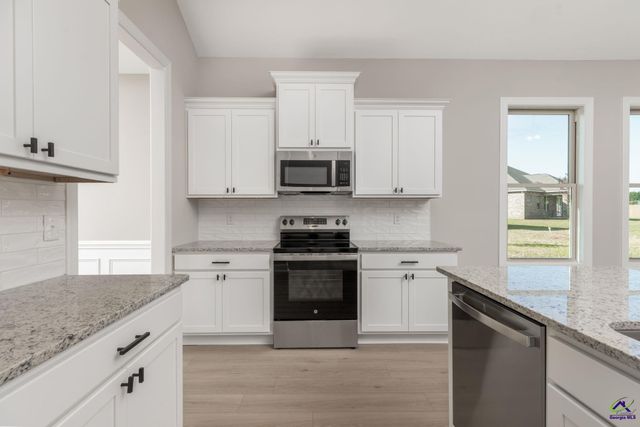 102 Hunt's Landing Drive, Kathleen, GA 31047