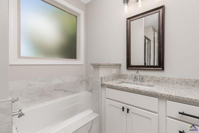 102 Hunt's Landing Drive, Kathleen, GA 31047