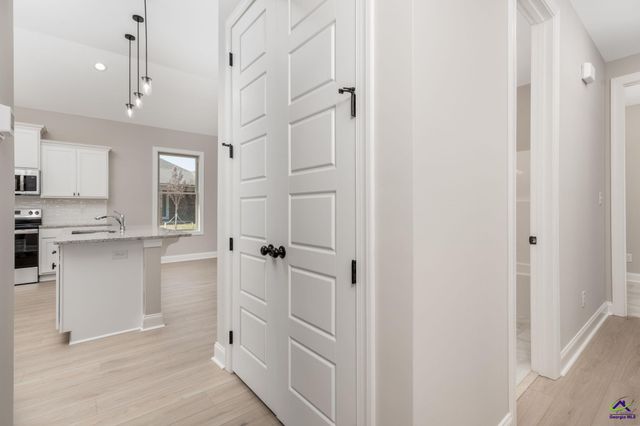 102 Hunt's Landing Drive, Kathleen, GA 31047