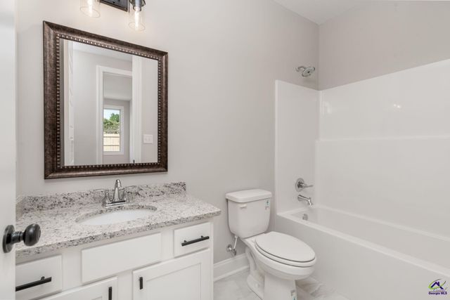 102 Hunt's Landing Drive, Kathleen, GA 31047