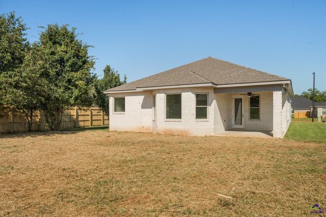 102 Hunt's Landing Drive, Kathleen, GA 31047