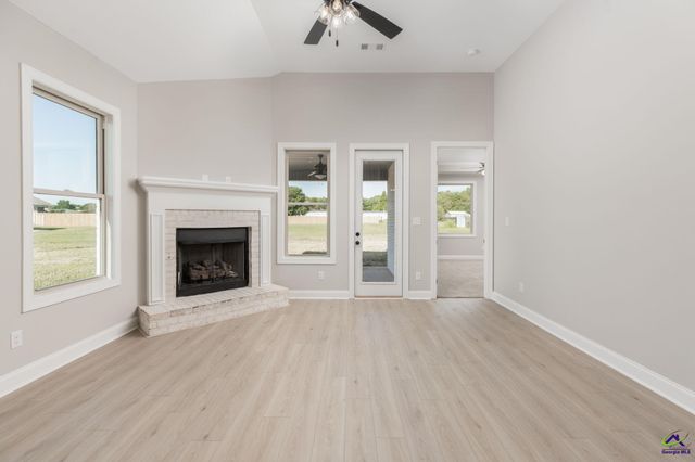 102 Hunt's Landing Drive, Kathleen, GA 31047