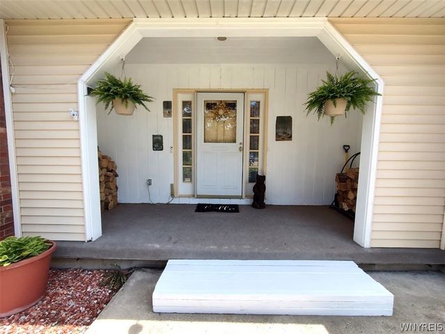 6275 Eckhardt Road, Hamburg, NY 14085