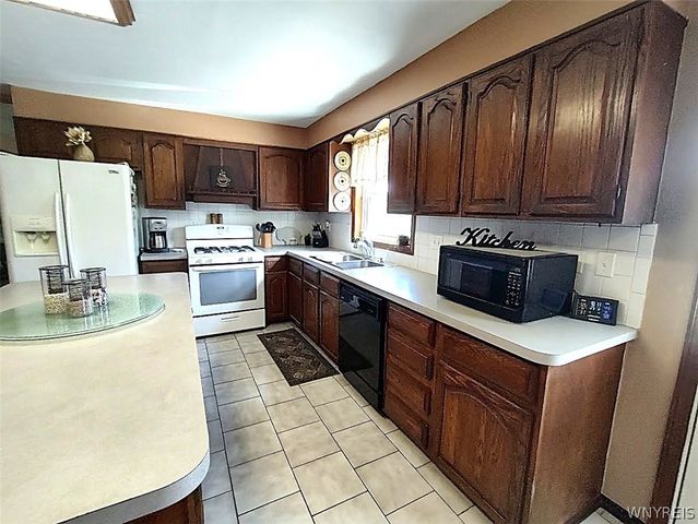 6275 Eckhardt Road, Hamburg, NY 14085