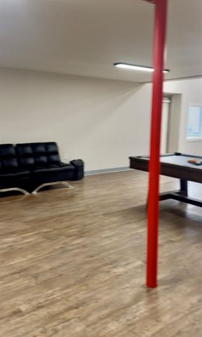 10902 Kingspoint Road, Houston, TX 77075