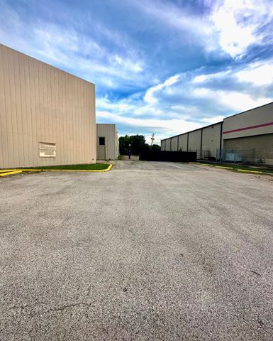 10902 Kingspoint Road, Houston, TX 77075