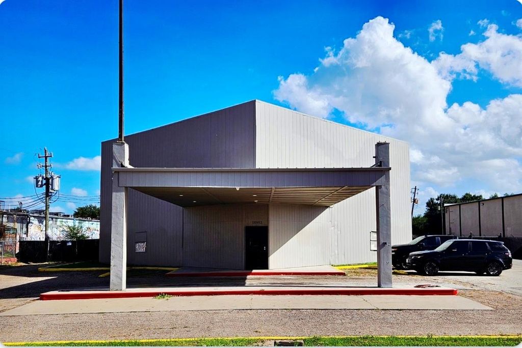 10902 Kingspoint Road, Houston, TX 77075