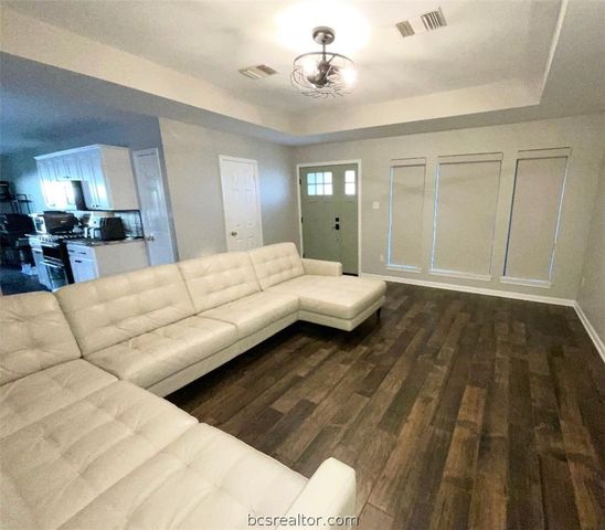 1430 Cedarcrest Lane, Bryan, TX 77803