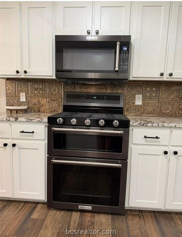 1430 Cedarcrest Lane, Bryan, TX 77803