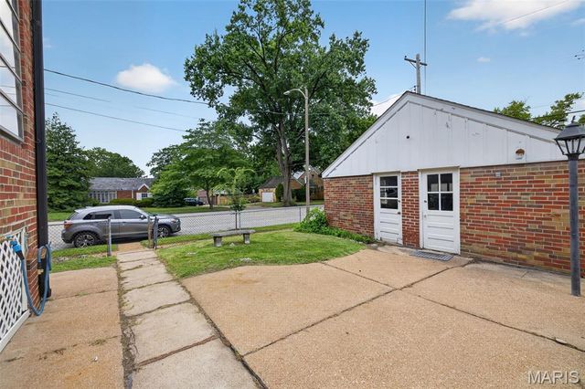 6500 Devonshire Avenue, St Louis, MO 63109