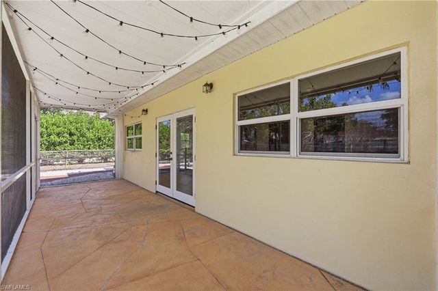 1377 11th CT N, Naples, FL 34102