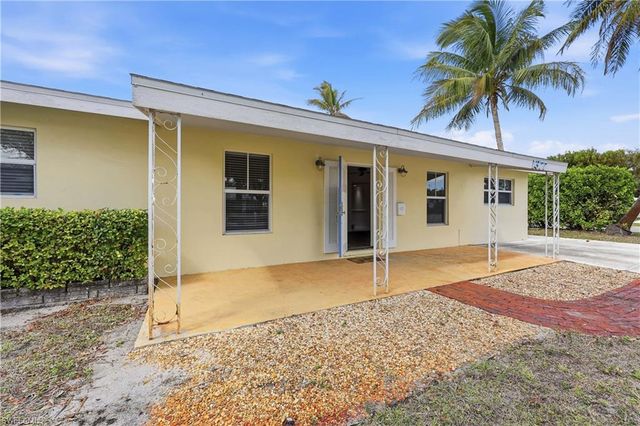 1377 11th CT N, Naples, FL 34102