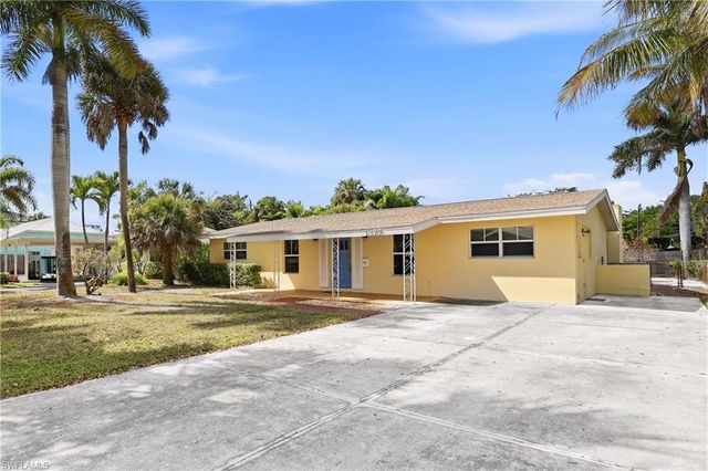 1377 11th CT N, Naples, FL 34102