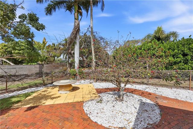 1377 11th CT N, Naples, FL 34102