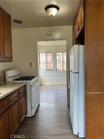 8813 Hoover, Los Angeles, CA 90044