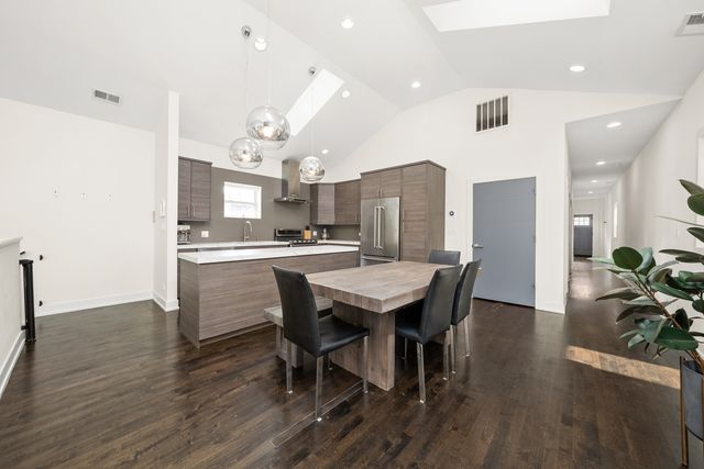 1048 W Fulton Street 4, Chicago, IL 60607