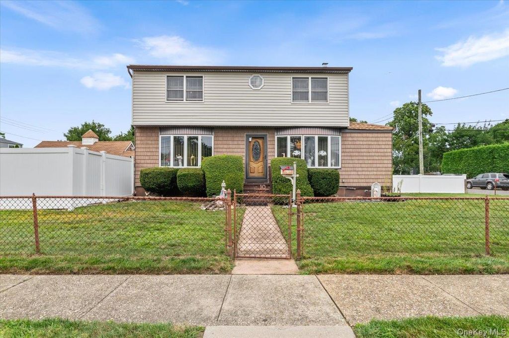 10 Enness Avenue, Bethpage, NY 11714 — exterior