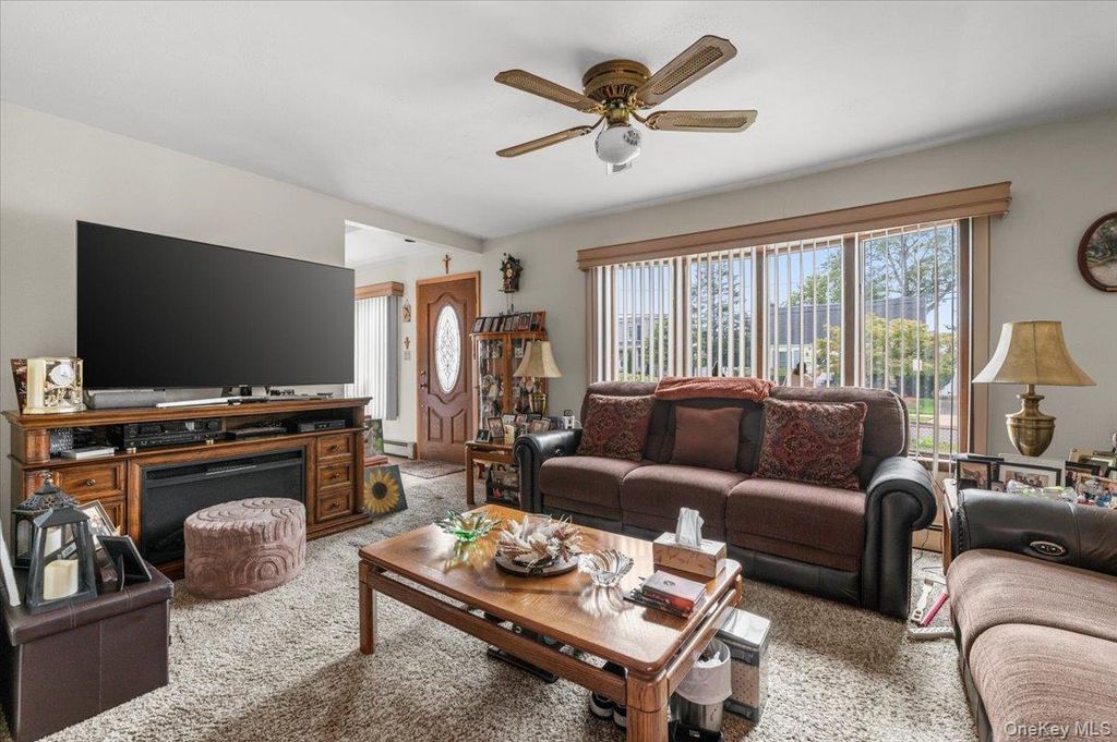10 Enness Avenue, Bethpage, NY 11714 — photo 4