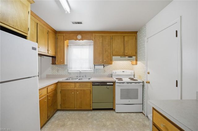 7 Jennifer LN, Hampton, VA 23669