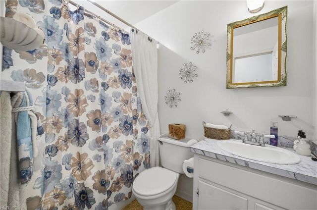 7 Jennifer LN, Hampton, VA 23669