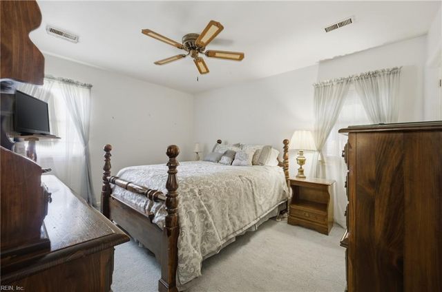 7 Jennifer LN, Hampton, VA 23669