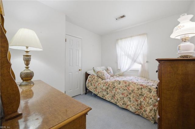 7 Jennifer LN, Hampton, VA 23669