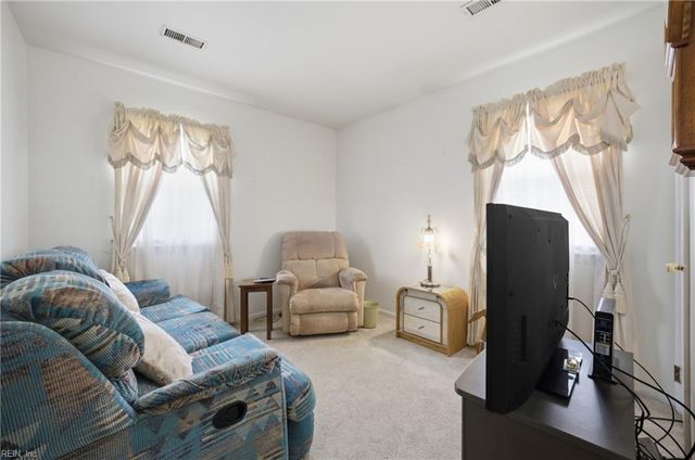 7 Jennifer LN, Hampton, VA 23669