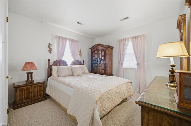 7 Jennifer LN, Hampton, VA 23669