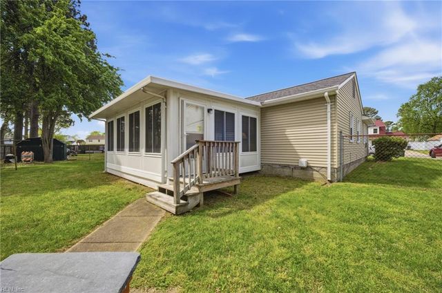 7 Jennifer LN, Hampton, VA 23669