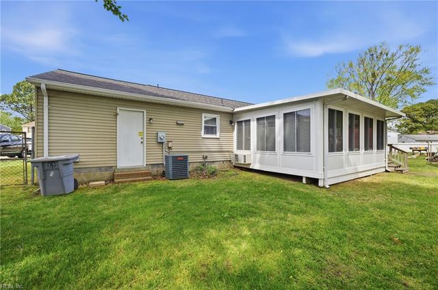 7 Jennifer LN, Hampton, VA 23669