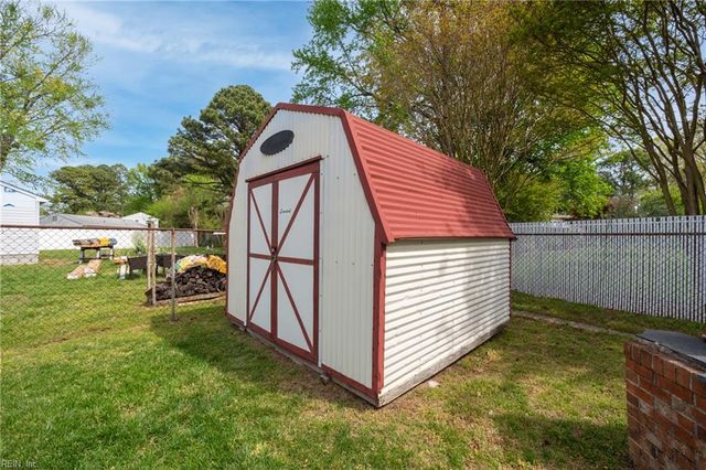 7 Jennifer LN, Hampton, VA 23669