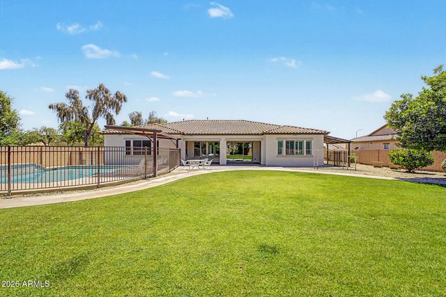 8406 W LOUISE Court, Peoria, AZ 85383