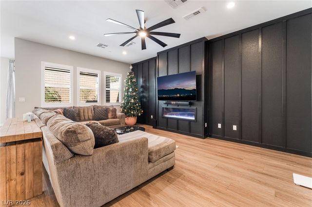 9013 Pinyon Bluff Street, Las Vegas, NV 89166