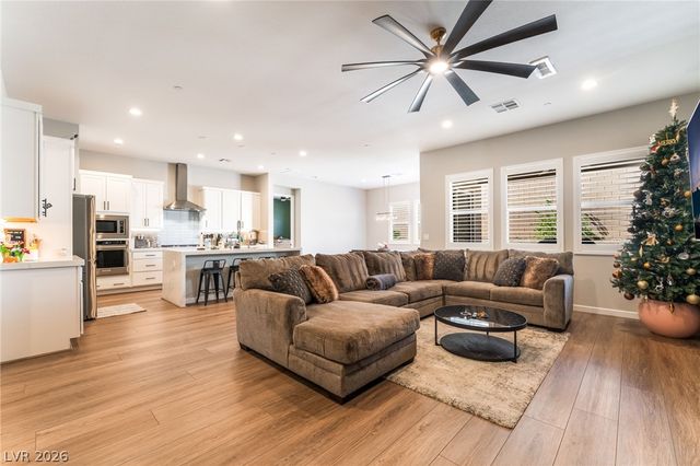 9013 Pinyon Bluff Street, Las Vegas, NV 89166