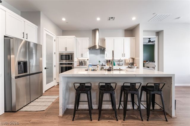 9013 Pinyon Bluff Street, Las Vegas, NV 89166