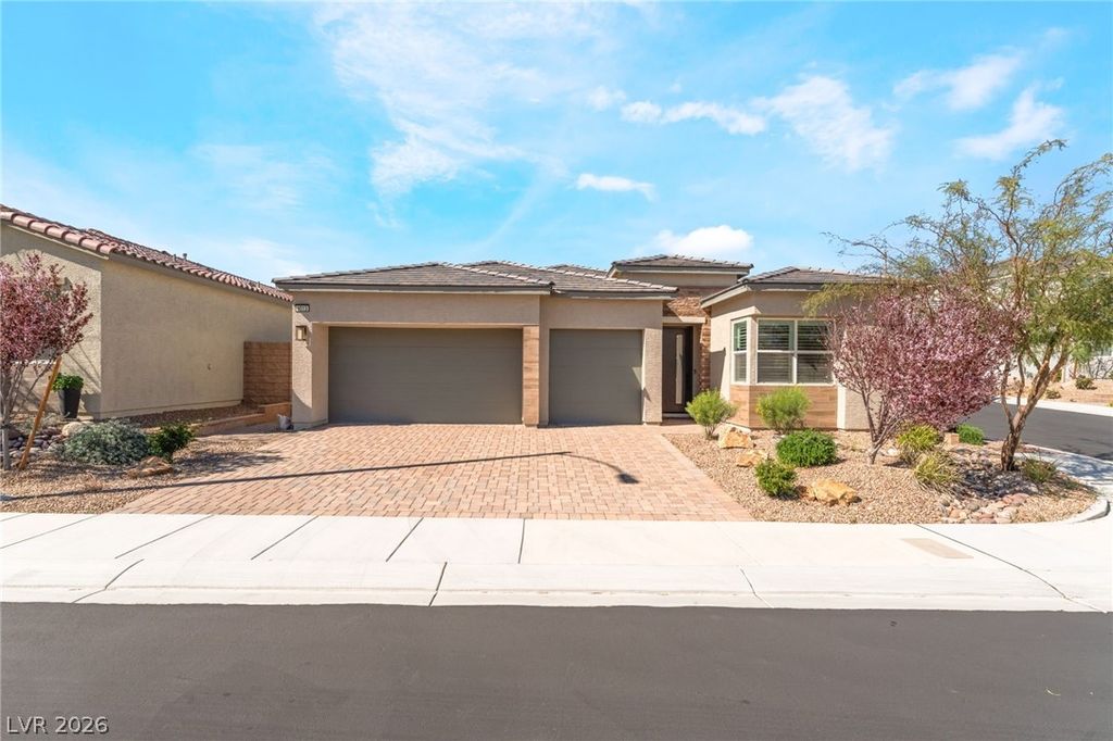9013 Pinyon Bluff Street, Las Vegas, NV 89166