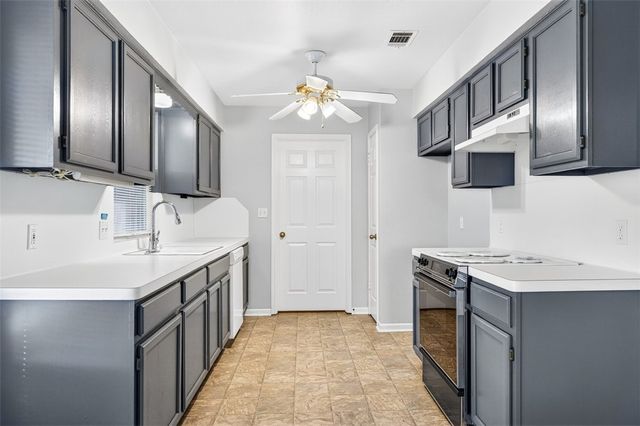 519 Moore Ave, Portland, TX 78374