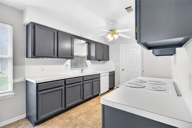 519 Moore Ave, Portland, TX 78374