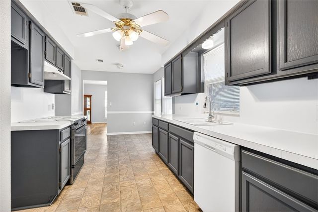 519 Moore Ave, Portland, TX 78374